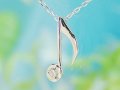 音符の天然誕生石ペンダントヘッド/ホワイトゴールド[ダイヤモンド]※ネックレスチェーンは別売りです。