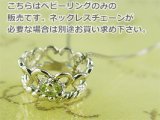 誕生石ベビーリングペンダントヘッド(トップ)（ネックレス）プリンセス/ ホワイトゴールド [ペリドット]※チェーンは別売りです